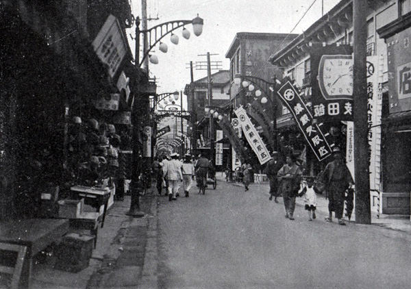 長崎の目抜き通り（濱の町）