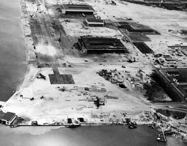 真珠湾攻撃から2日後の基地の様子